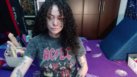 Snapshot of laura_anal_ chatting on 10.14.25 Wen online show from 10.14.25