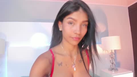 Snapshot of laura_aristizabal_19 chatting on 01.19.25 Laura online show from 01.19.25
