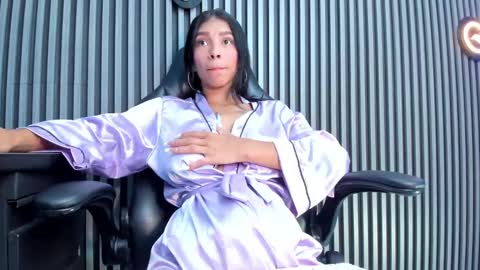 Snapshot of laura_aristizabal_19 chatting on 01.20.25 Laura online show from 01.20.25
