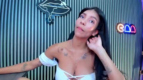 Snapshot of laura_aristizabal_19 chatting on 01.21.25 Laura online show from 01.21.25