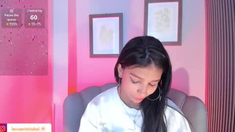 Snapshot of laura_aristizabal_19 chatting on 01.25.25 Laura online show from 01.25.25
