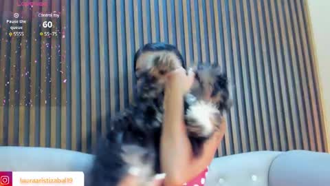 Snapshot of laura_aristizabal_19 chatting on 02.01.25 Laura online show from 02.01.25