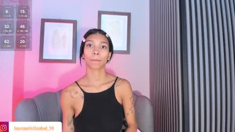 Snapshot of laura_aristizabal_19 chatting on 02.16.25 Laura online show from 02.16.25
