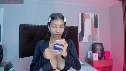 Snapshot of laura_aristizabal_19 chatting on 02.25.25 Laura online show from 02.25.25