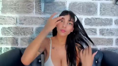 Snapshot of laura_aristizabal_19 chatting on 03.03.25 Laura online show from 03.03.25