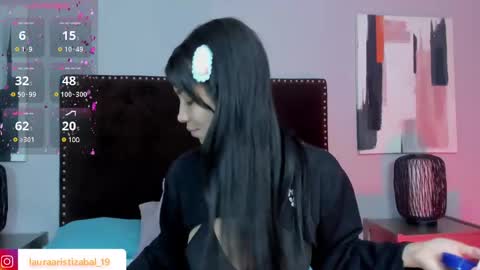 Snapshot of laura_aristizabal_19 chatting on 03.04.25 Laura online show from 03.04.25