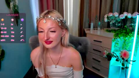 Snapshot of laura_blush chatting on 10.06.25 Laura online show from 10.06.25