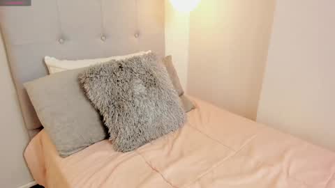 Laura Bonnet  online show from 01.03.25