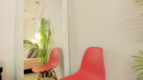 Laura Bonnet  online show from 01.06.25