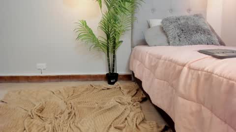 Laura Bonnet  online show from 01.30.25