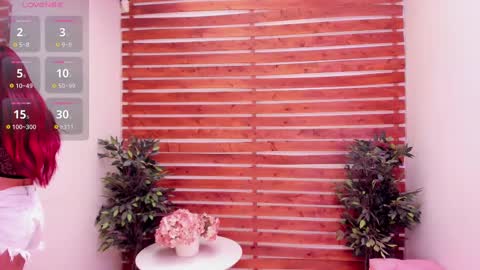 Laura Bonnet  online show from 09.12.25