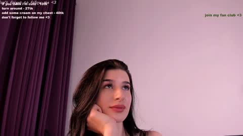 Snapshot of laura_coy chatting on 12.04.24 Laura online show from 12.04.24