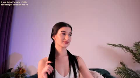 Snapshot of laura_coy chatting on 12.14.24 Laura online show from 12.14.24