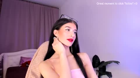 Snapshot of laura_coy chatting on 09.17.25 Laura online show from 09.17.25