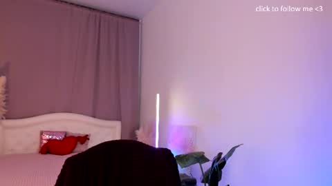 Snapshot of laura_coy chatting on 09.30.25 Laura online show from 09.30.25