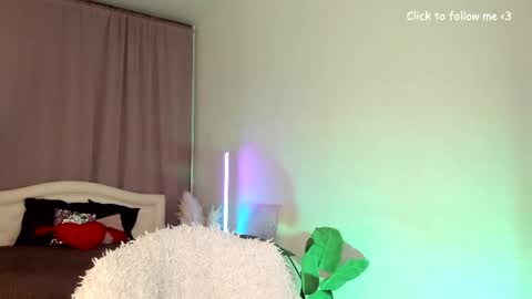 Snapshot of laura_coy chatting on 10.17.25 Laura online show from 10.17.25