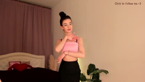 Snapshot of laura_coy chatting on 10.25.25 Laura online show from 10.25.25