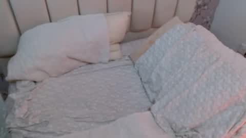 Snapshot of laura_d23 chatting on 12.10.24 laura online show from 12.10.24