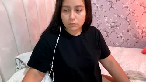 Snapshot of laura_d23 chatting on 01.08.25 laura online show from 01.08.25