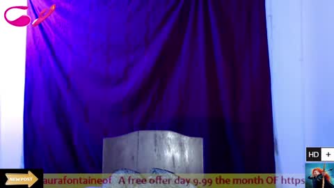 Snapshot of laura_fountain_ chatting on 01.23.25 weedcam Curly Laura OF    online show from 01.23.25