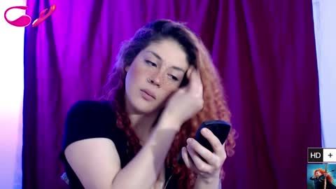 Snapshot of laura_fountain_ chatting on 01.31.25 weedcam Curly Laura OF    online show from 01.31.25