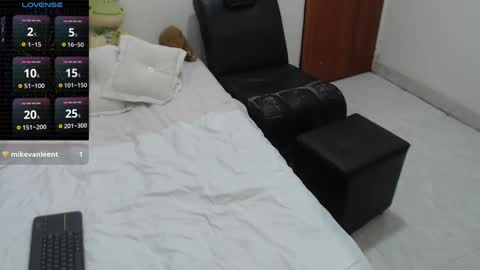 laura_foxx2379 online show from 01.11.25