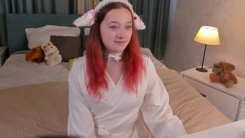 Snapshot of laura_kelley1 chatting on 11.17.25 laura_kelley1 online show from 11.17.25