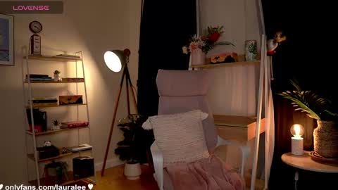 Laura Lee. online show from 10.11.25