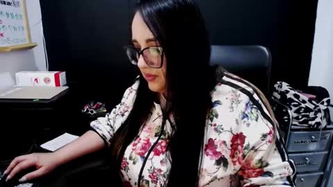 Laura londoo online show from 02.13.25