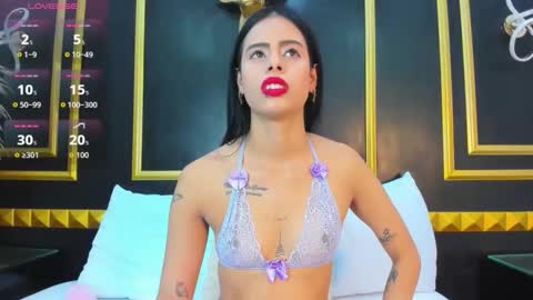 L A U R A online show from 11.22.25