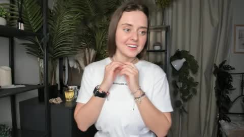 Snapshot of laura_mutti chatting on 10.19.25 Samantha online show from 10.19.25