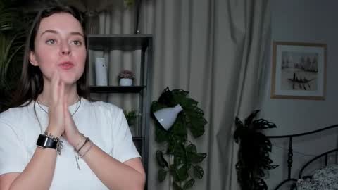 Snapshot of laura_mutti chatting on 10.20.25 Samantha online show from 10.20.25