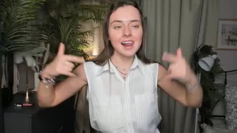 Snapshot of laura_mutti chatting on 10.25.25 Samantha online show from 10.25.25