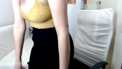 Snapshot of laura_pervert_ chatting on 12.22.24 Laura online show from 12.22.24