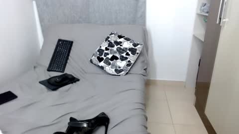 Snapshot of laura_pervert_ chatting on 01.07.25 Laura online show from 01.07.25