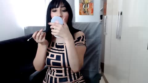 Snapshot of laura_pervert_ chatting on 01.07.25 Laura online show from 01.07.25