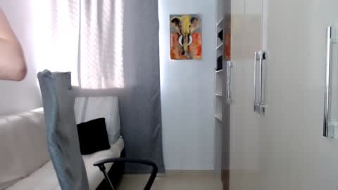 Snapshot of laura_pervert_ chatting on 01.22.25 Laura online show from 01.22.25