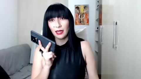 Snapshot of laura_pervert_ chatting on 02.11.25 Laura online show from 02.11.25