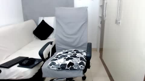 Snapshot of laura_pervert_ chatting on 03.02.25 Laura online show from 03.02.25