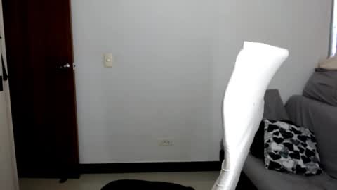 Snapshot of laura_pervert_ chatting on 02.11.26 Laura online show from 02.11.26