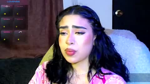 Snapshot of laura_pink01 chatting on 11.26.25 laura_pink01 online show from 11.26.25