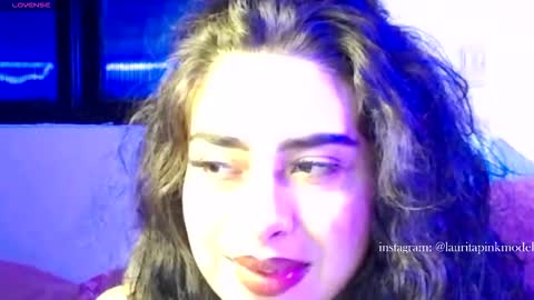 Snapshot of laura_pink01 chatting on 12.17.25 laura_pink01 online show from 12.17.25
