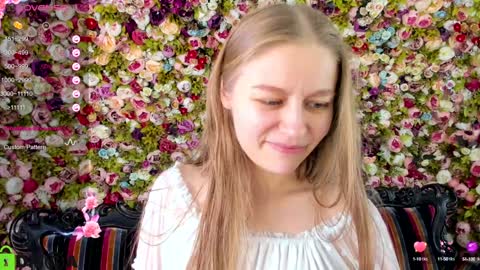 Snapshot of laura_pudd chatting on 12.11.24 Laura online show from 12.11.24