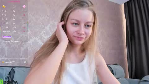 Snapshot of laura_pudd chatting on 10.03.25 Laura online show from 10.03.25