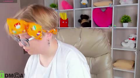 Laura online show from 02.04.26