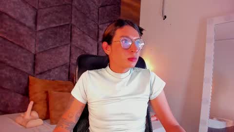 lauraagomezz__ online show from 01.29.25