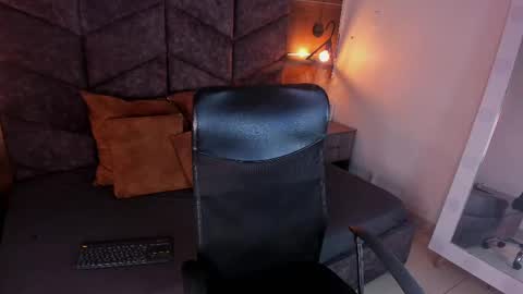 lauraagomezz__ online show from 02.03.25