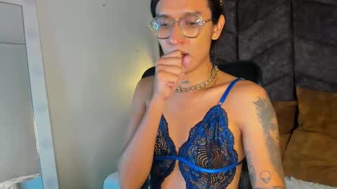 lauraagomezz__ online show from 02.07.25