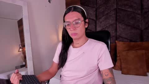 lauraagomezz__ online show from 02.09.25