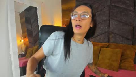 lauraagomezz__ online show from 02.15.25